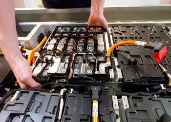 Entretien des Véhicules Électriques 101: Comment Garder Votre Voiture Électrique en Parfaite Condition