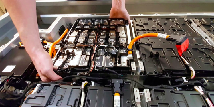 Entretien des Véhicules Électriques 101: Comment Garder Votre Voiture Électrique en Parfaite Condition