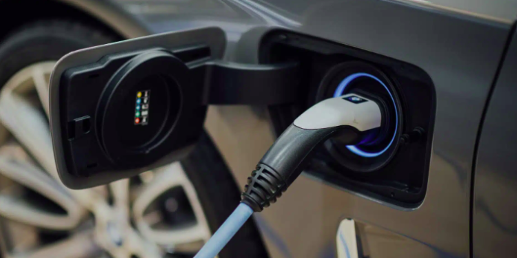 Comment Maximiser l’Autonomie de la Batterie de Votre Voiture Électrique au Bénin