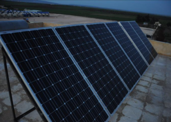 La Solution Lumineuse : Comment l&rsquo;Infrastructure Solaire Relève les Défis du Réseau Électrique Béninois