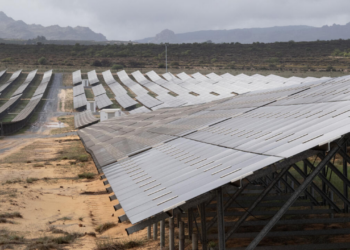 L&rsquo;Énergie du Ciel : Le Solaire Face aux Défis du Réseau Électrique Béninois pour la Recharge de VE