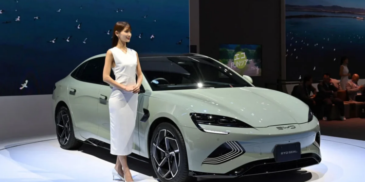 Dossier Spécial : Les VÉ Chinois à l&rsquo;Assaut de l&rsquo;Afrique de l&rsquo;Ouest : L&rsquo;Ère de la Mobilité Électrique Abordable