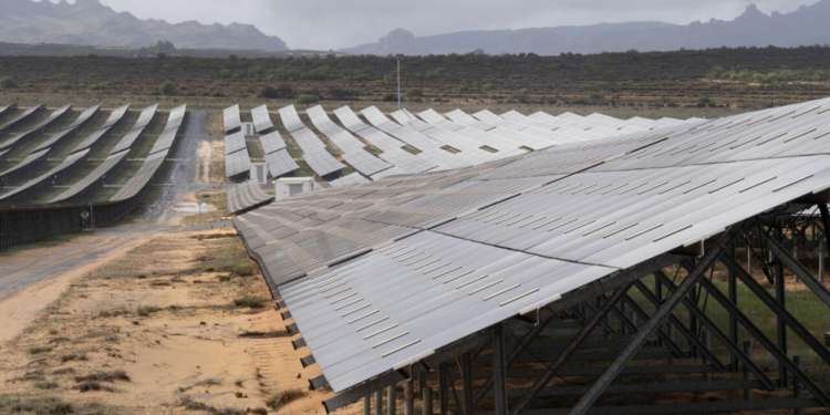 L’Énergie du Ciel : Le Solaire Face aux Défis du Réseau Électrique Béninois pour la Recharge de VE