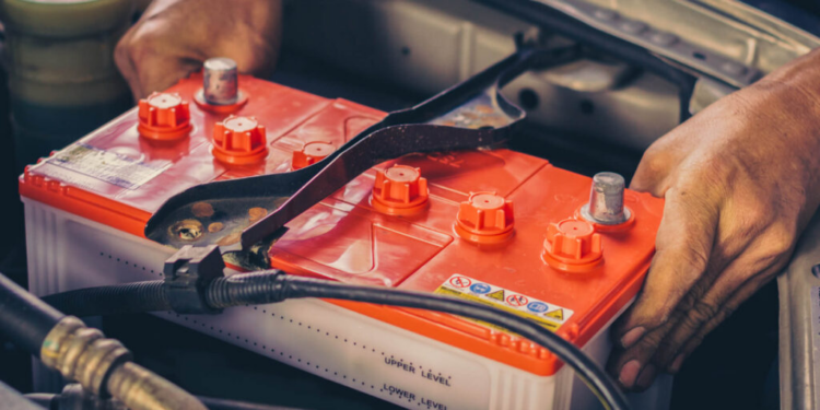 Entretien Batterie pour le Climat Tropical du Bénin : Le Guide Complet du Conducteur Averti