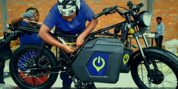 Révolution des 2 Roues : Spiro et l&rsquo;Essor des Motos Électriques au Bénin