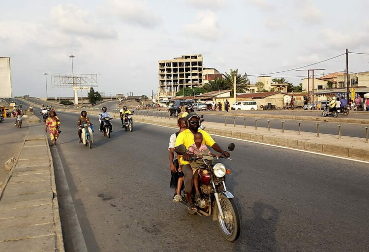 Conduite Économe en Carburant sur les Routes Mixtes du Bénin